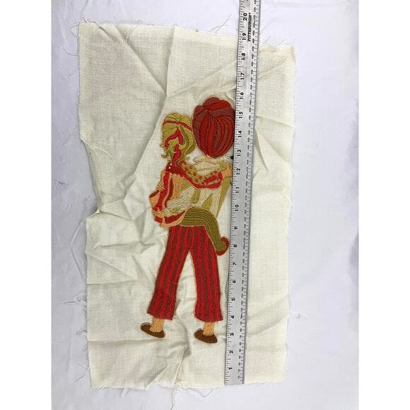 VTG Crewel Family 70s Needlecraft Hand Embroidered Fiber Art 11"x19" No frame - Picture 7 of 10